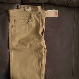 Brand New Levi’s 510 skinnys 🧢